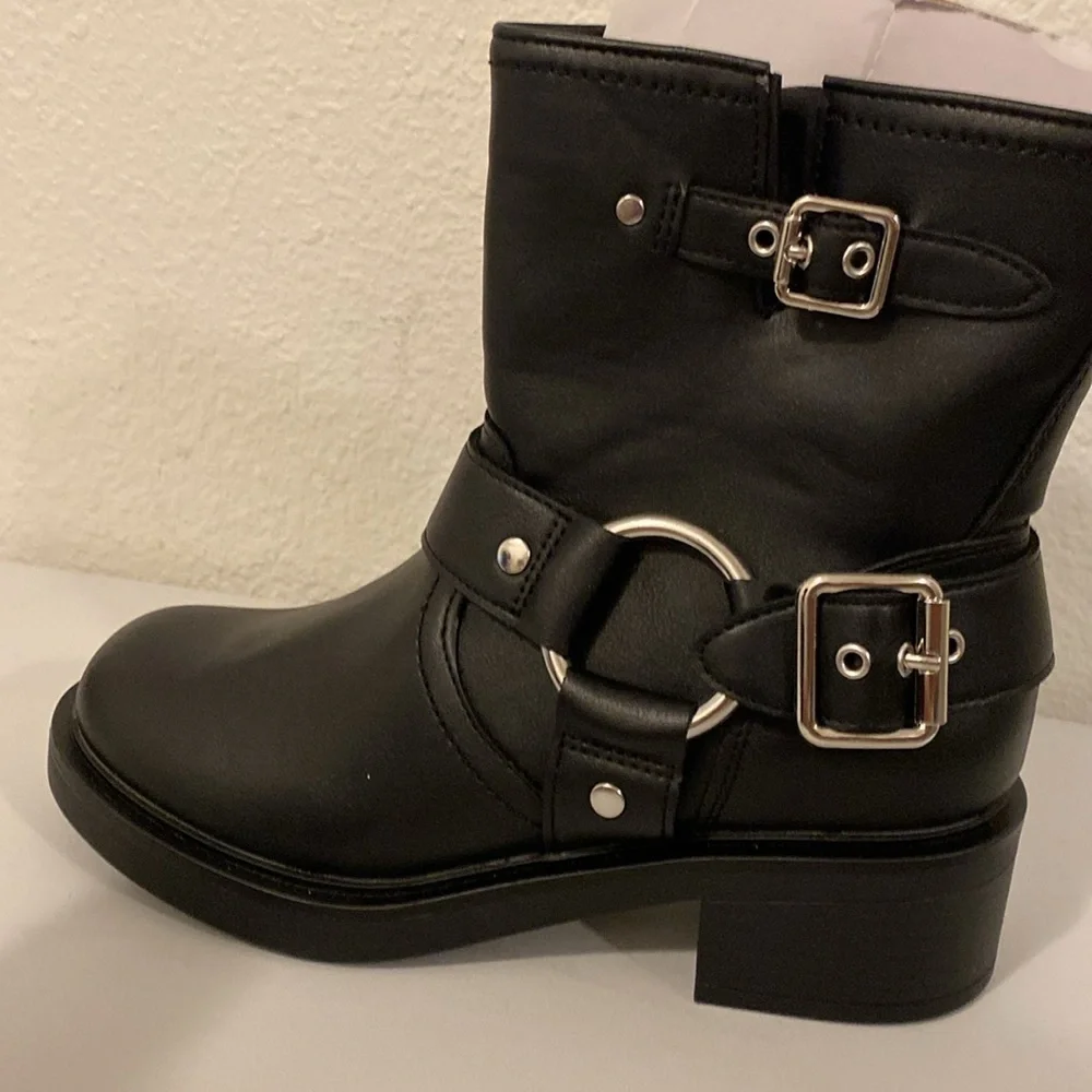 Universal Thread Black Ankle Boots